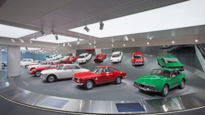 Libro interactivo de Alfa Romeo, todo pasado fue mejor