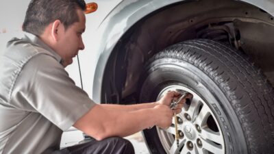 Cómo cambiar una llanta en 7 pasos