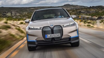 BMW iX establece el futuro de los SAV