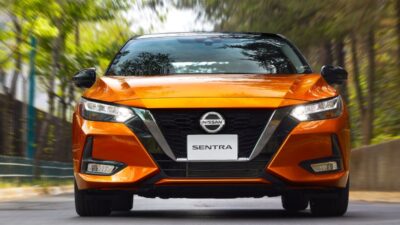 Sentra: el sedán de Nissan que sigue dando pelea