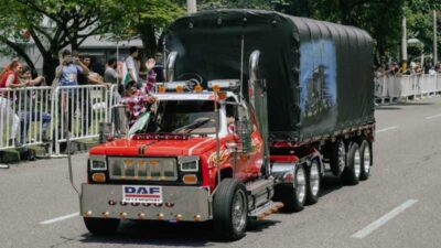 Autos Clásicos y Antiguos, sensación en la Feria de las Flores