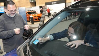 Chevrolet Bolt EUV, gran "bow tie" en el Salón del Automóvil