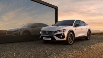 Peugeot E-408: Innovación eléctrica e interesante diseño fastback