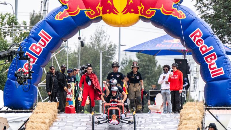 Los Bomberos de Bogotá, conquistaron el Red Bull Balineras Race