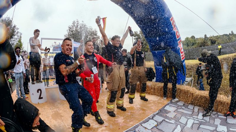 Los Bomberos de Bogotá, conquistaron el Red Bull Balineras Race