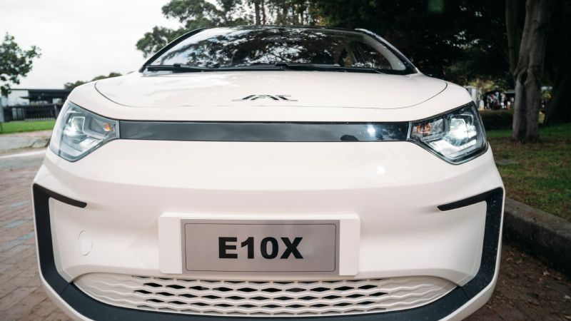 JAC lanza tres carros eléctricos en Colombia desde $69 millones