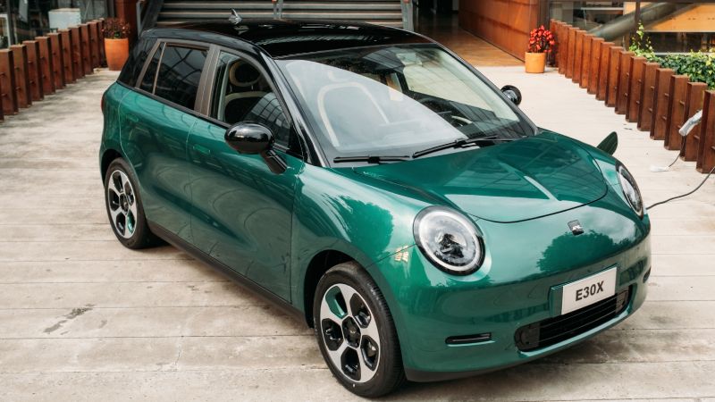 JAC lanza tres carros eléctricos en Colombia desde $69 millones