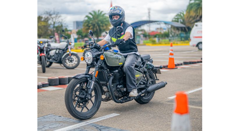 Royal Enfield arrasa en Gladiadores Off Road