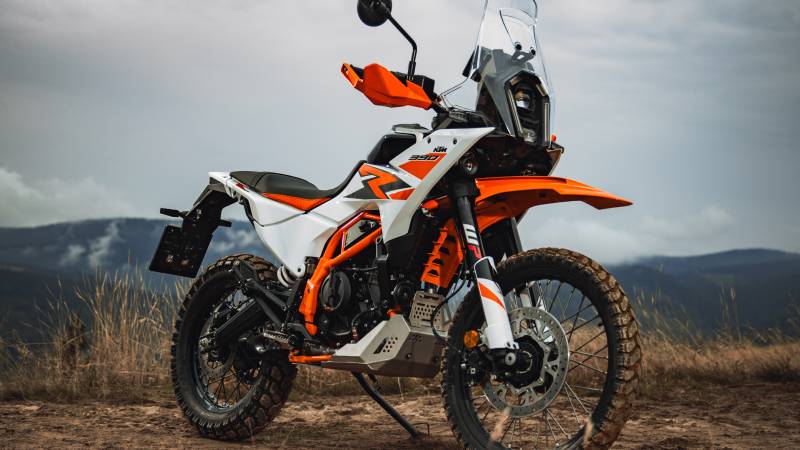 KTM 390 2025: más poder READY TO RACE
