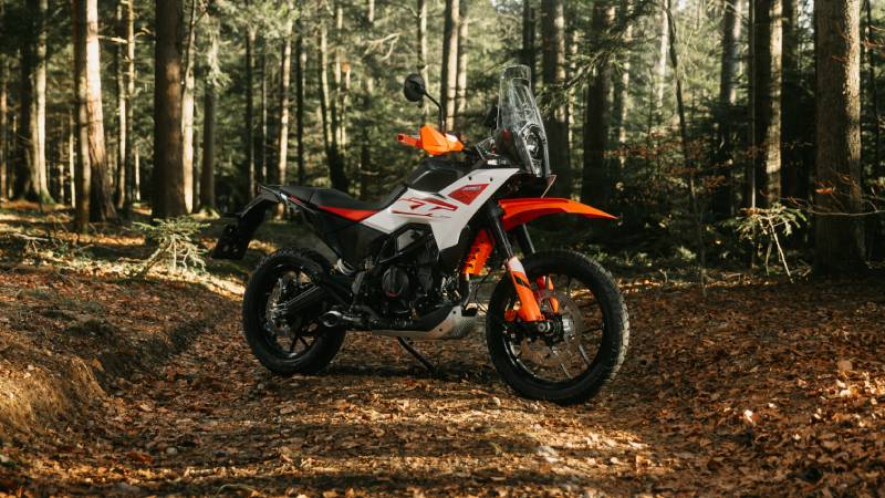 KTM 390 2025: más poder READY TO RACE
