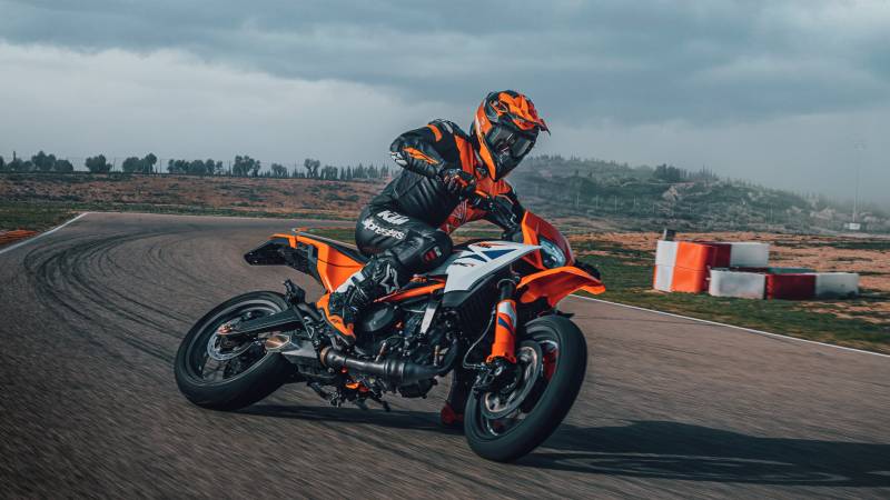 KTM 390 2025: más poder READY TO RACE