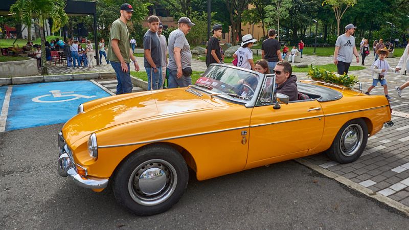 Desfile de Autos Clásicos Medellín 2025: récord histórico