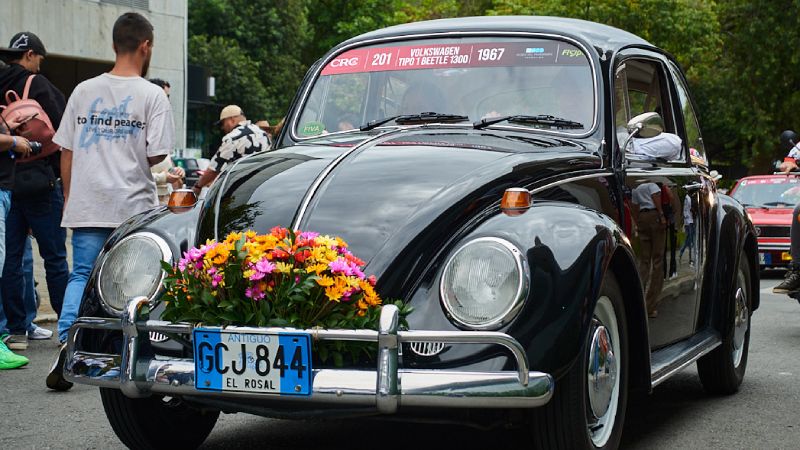 Desfile de Autos Clásicos Medellín 2025: récord histórico