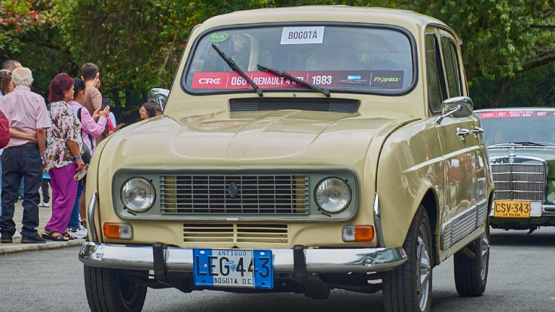 Desfile de Autos Clásicos Medellín 2025: récord histórico