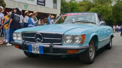 Desfile de Autos Clásicos Medellín 2025: récord histórico