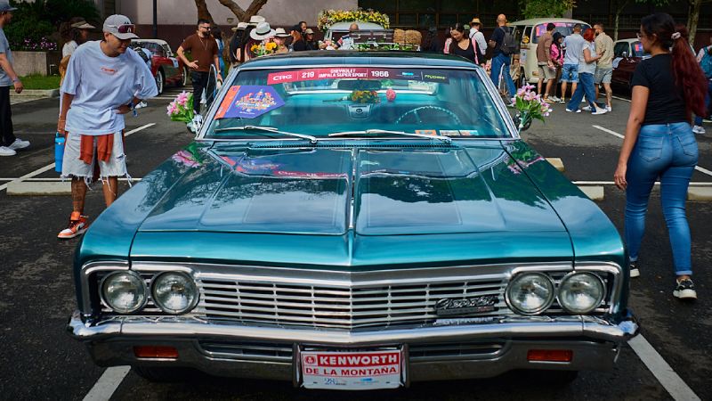Desfile de Autos Clásicos Medellín 2025: récord histórico