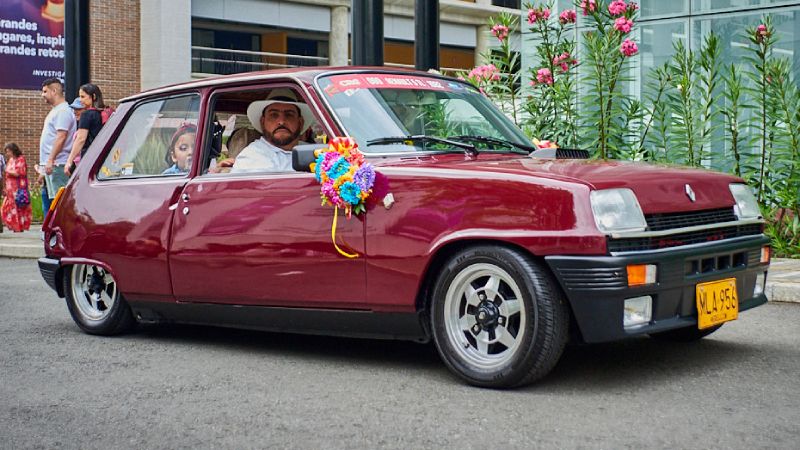 Desfile de Autos Clásicos Medellín 2025: récord histórico