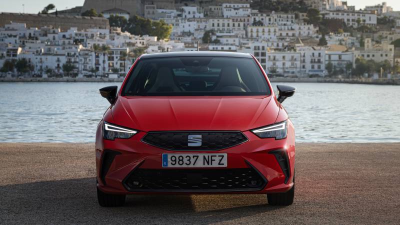 SEAT renueva el Ibiza y el Arona: diseño juvenil, interiores refinados y más tecnología
