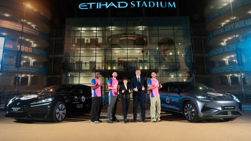 BYD y Manchester City sellan una alianza histórica que une tecnología, fútbol y sostenibilidad global