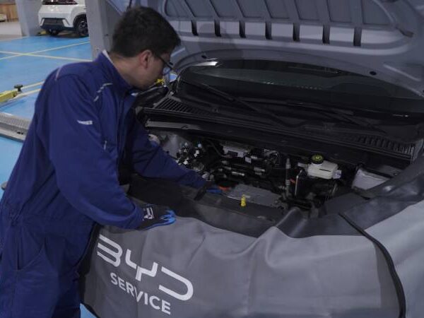 BYD refuerza el servicio posventa en Colombia: tecnología, eficiencia y confianza total en cada mantenimiento