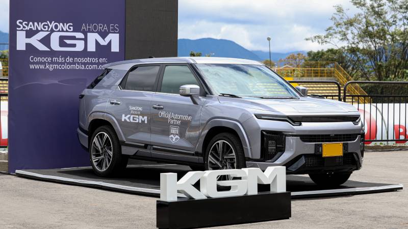 Inter Bogotá y KGM sellan poderosa alianza estratégica para transformar el fútbol y la movilidad en la capital