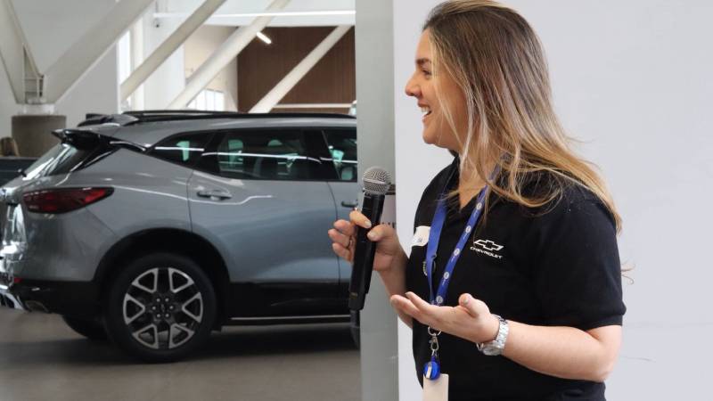 Chevrolet y OnStar: la poderosa tecnología que protege y acompaña a las mujeres al volante en Colombia