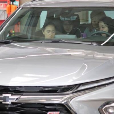 Chevrolet y OnStar: la poderosa tecnología que protege y acompaña a las mujeres al volante en Colombia