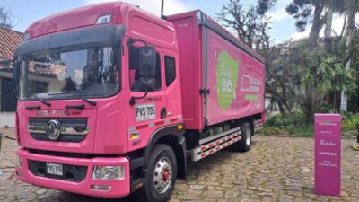 Postobón y el primer camión a GNV de reparto urbano en Colombia