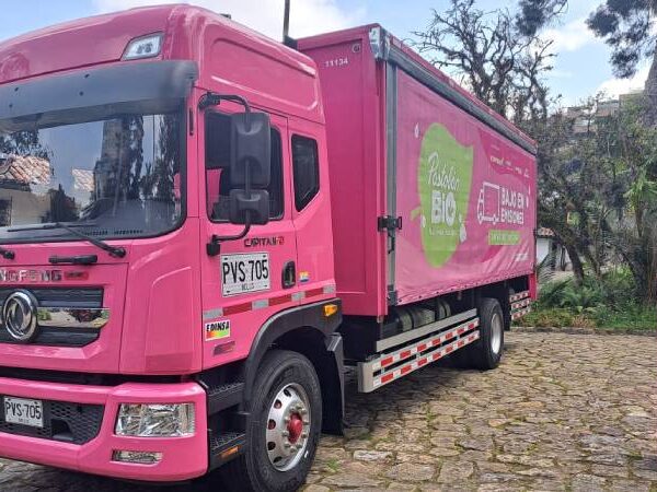 Postobón y el primer camión a GNV de reparto urbano en Colombia
