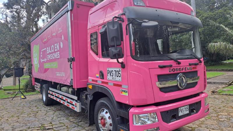 Postobón y el primer camión a GNV de reparto urbano en Colombia