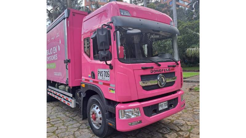 Postobón y el primer camión a GNV de reparto urbano en Colombia