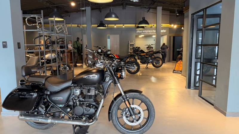 Royal Enfield impulsó su comunidad en Bogotá con la poderosa reapertura de Normandía, Festival de Servicio y Test Ride Experience