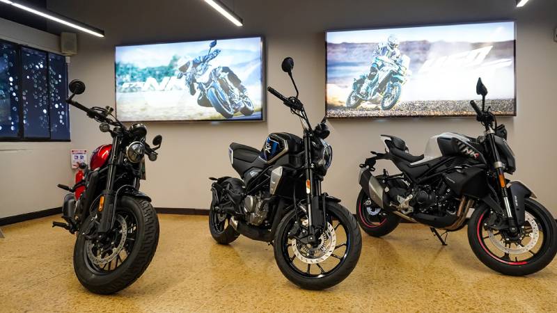 CFMOTO sigue su expansión en Colombia 2026: Conozca la impactante vitrina en el MOTOMALL Envigado
