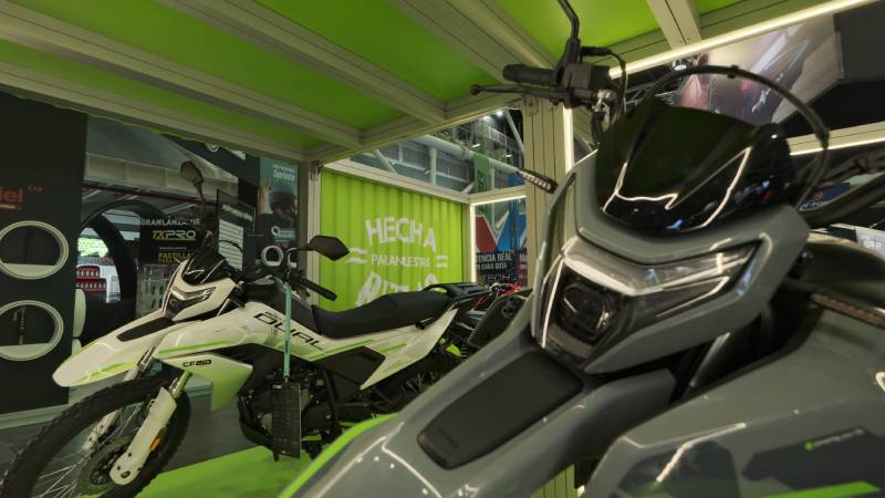 Feria de las Dos Ruedas 2026: CFMOTO brilló con el lanzamiento de CFLITE y sus nuevas motocicletas de aventura