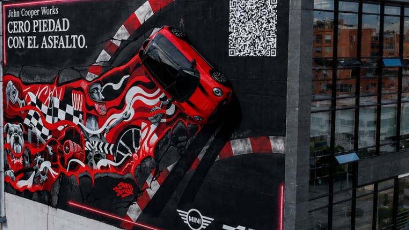 MINI rompe las reglas de la publicidad automotriz en 2026: brillante intervención urbana