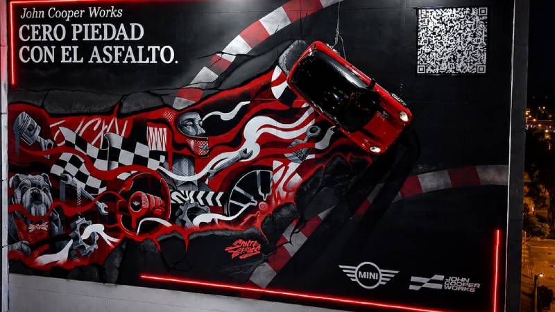 MINI rompe las reglas de la publicidad automotriz en 2026: brillante intervención urbana