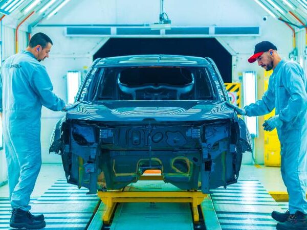 Renault-Sofasa acelera el futuro de Colombia: histórica inversión convertiría a Envigado en hub estratégico de movilidad electrificada