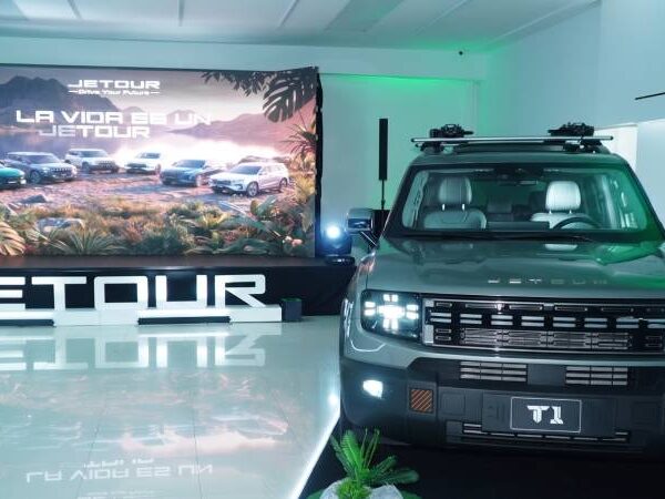 Jetour en Colombia: inaugura su primera vitrina y lanza su increíble SUV híbrido enchufable T1