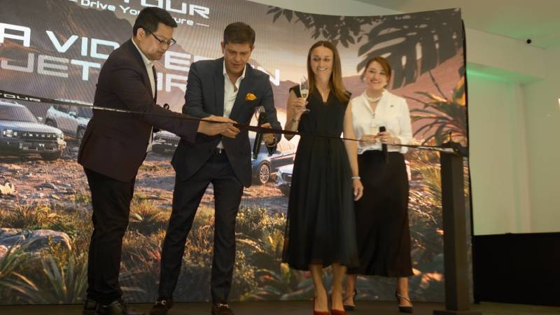 Jetour en Colombia: inaugura su primera vitrina y lanza su increíble SUV híbrido enchufable T1