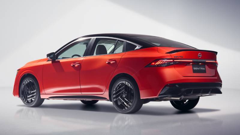 Nissan Sentra y Versa 2027 llegan a Colombia para demostrar que el sedán sigue más vivo que nunca