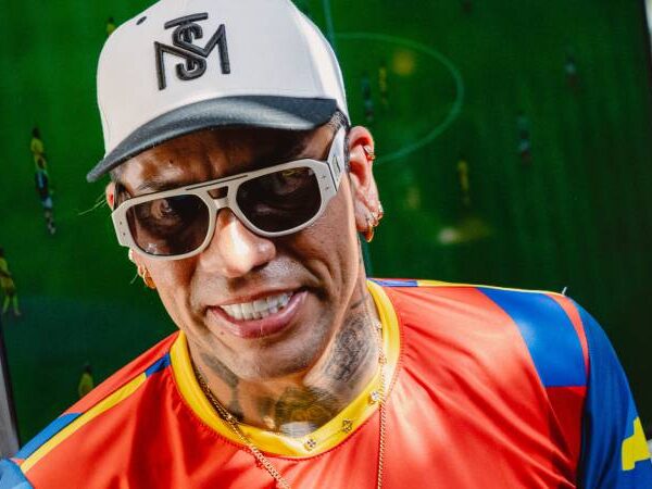 Yango y Dayro Moreno encienden la pasión mundialista de 2026 en Bogotá: la increíble experiencia que conecta fútbol, movilidad y cultura local