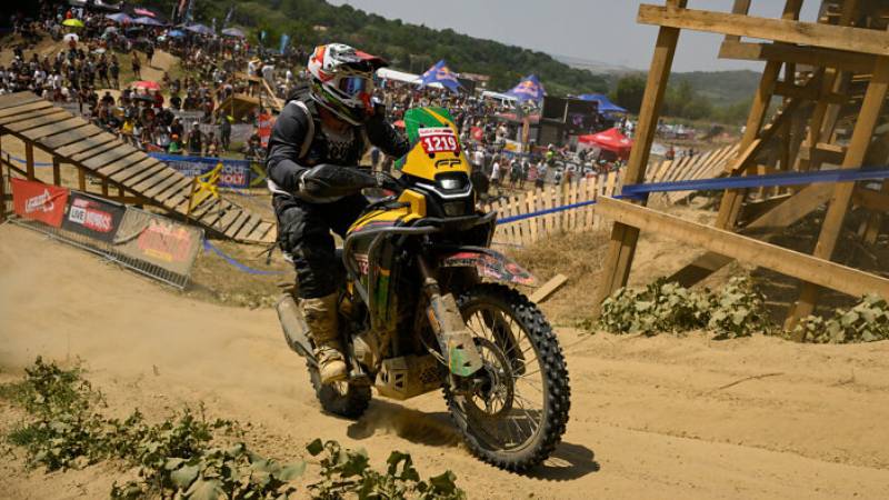 Daniel Fernández vuelve a Red Bull Romaniacs 2026 para dejar en alto el nombre de Colombia