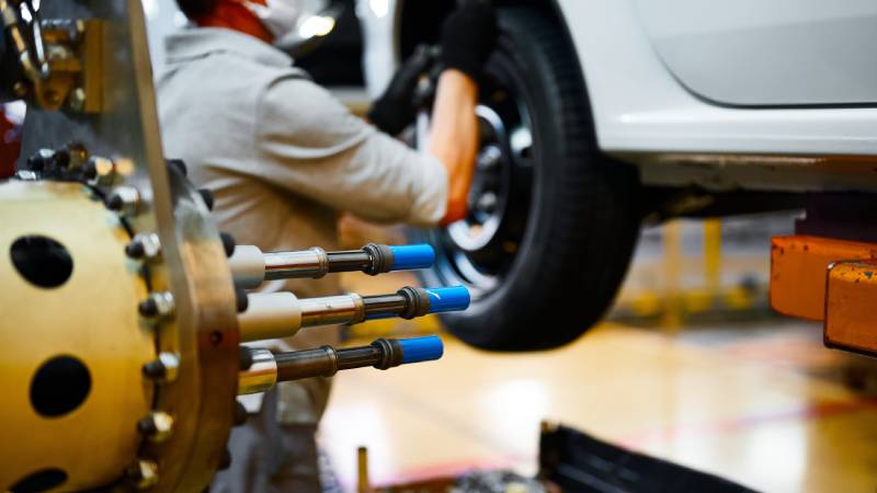 Mercedes-Benz revela los consejos definitivos para preparar su carro antes de salir de vacaciones en 2026