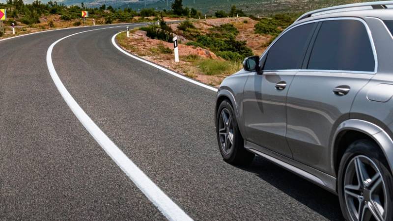 Mercedes-Benz revela los consejos definitivos para preparar su carro antes de salir de vacaciones en 2026