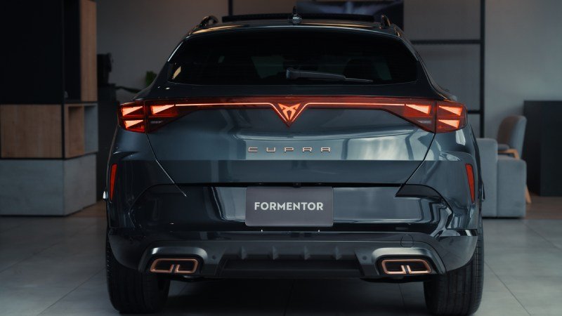 CUPRA Formentor PHEV se presenta en Colombia: potencia, 126 km de autonomía eléctrica y tecnología avanzada