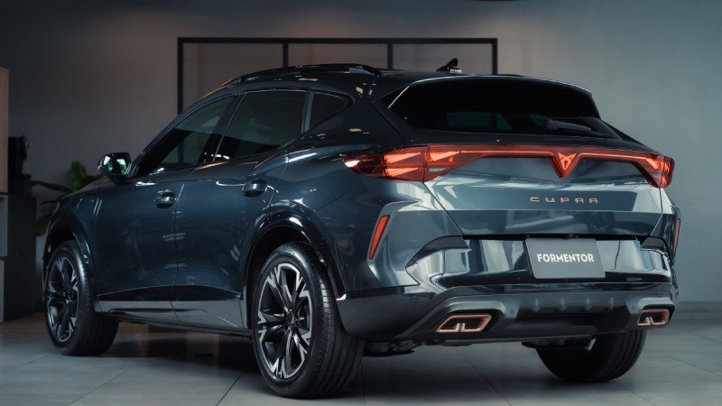 CUPRA Formentor PHEV se presenta en Colombia: potencia, 126 km de autonomía eléctrica y tecnología avanzada