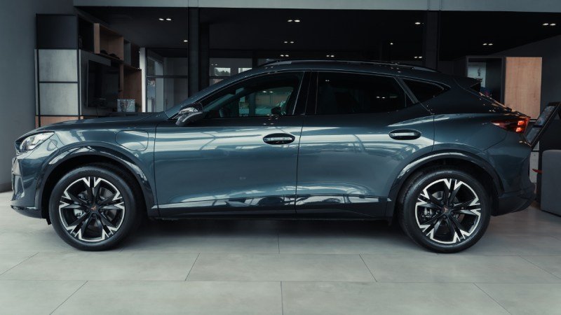 CUPRA Formentor PHEV se presenta en Colombia: potencia, 126 km de autonomía eléctrica y tecnología avanzada