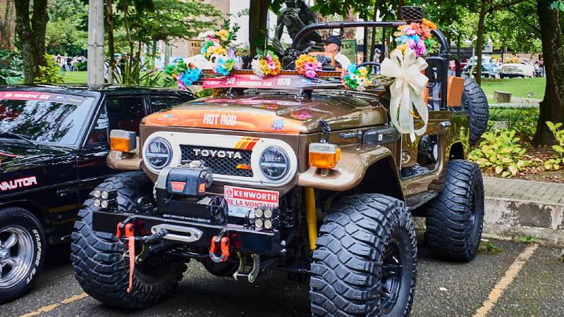 Desfile de Autos Clásicos y Antiguos 2026 en Medellín rendirá homenaje a las Mujeres al Volante