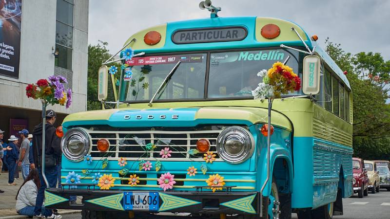 Desfile de Autos Clásicos y Antiguos 2026 en Medellín rendirá homenaje a las Mujeres al Volante