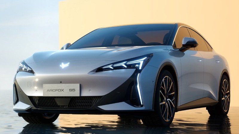 ARCFOX S5: sedán eléctrico que impacta en su llegada a Colombia